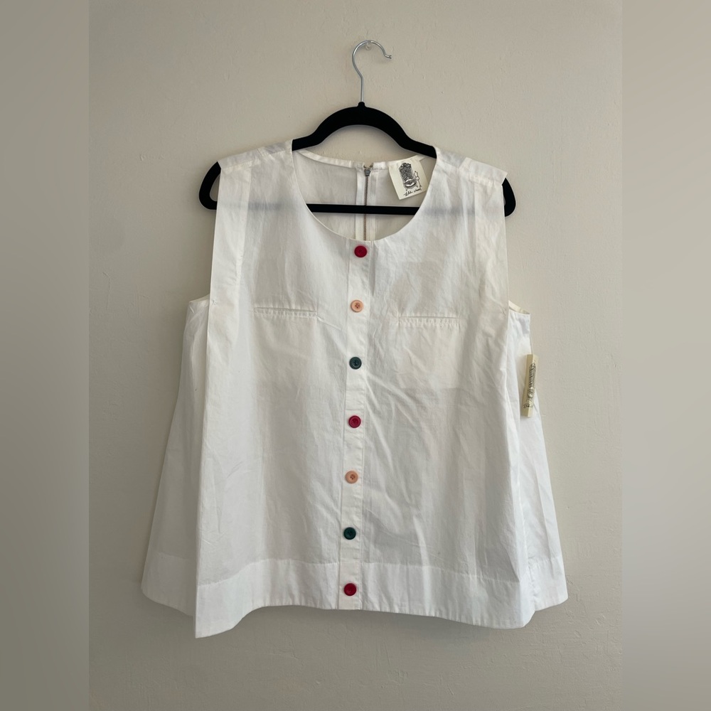 White Short Sleeve Poplin Shirt with colorful rainbow buttons and pleats NWOT